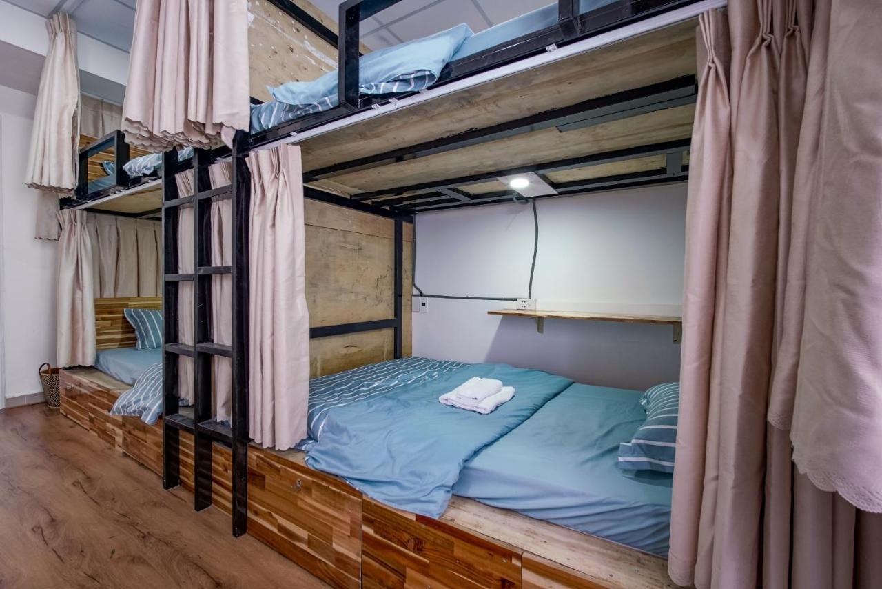 Adora Bui Vien Homestay 2*